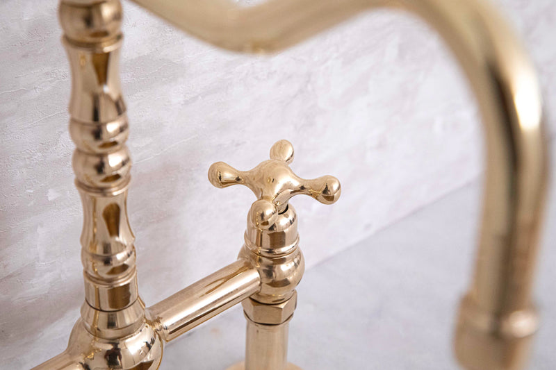 Elegant Vintage Brass Bridge Faucet - BRASSMA